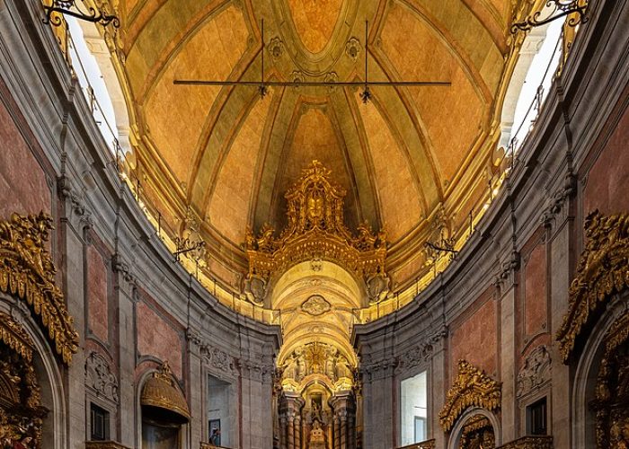 640px-Iglesia_de_los_Clérigos,_Oporto,_Portugal,_2019-06-02,_DD_03
