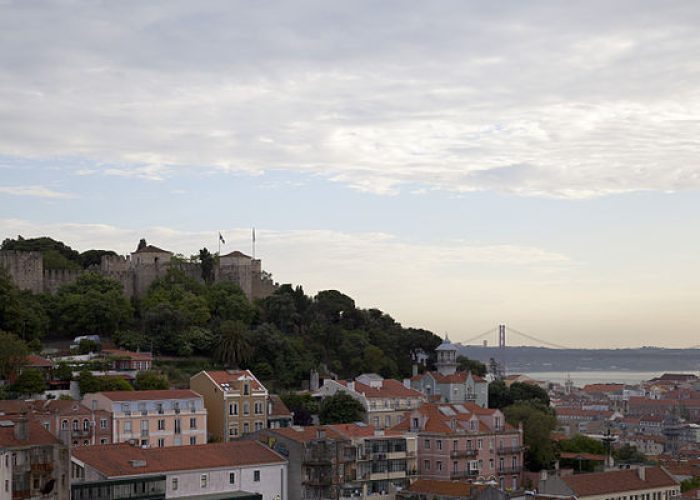 640px-Vistas_de_Lisboa_desde_Miradouro_da_Graça,_Portugal,_2012-05-12,_DD_02