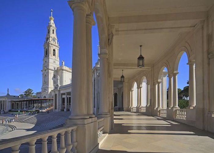 Santuario_de_Fátima._Portugal_(cropped)
